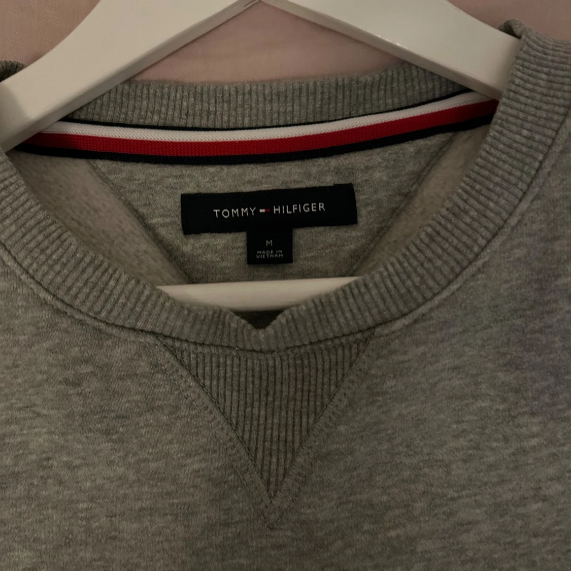 Grå sweatshirt från Tommy Hilfiger - 1