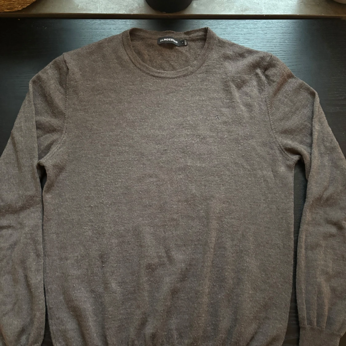 Brun stickad tröja från J.Lindeberg