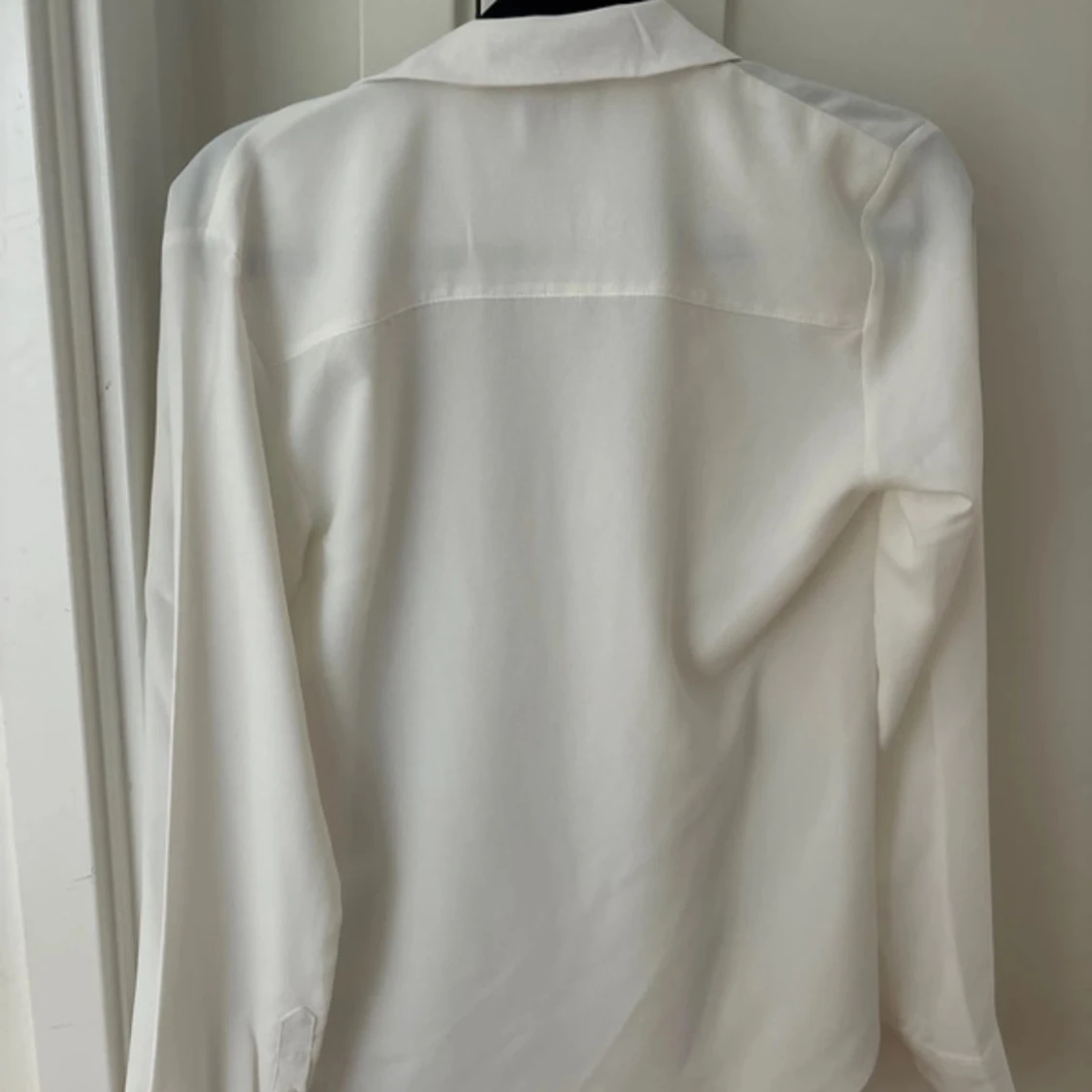 Vit skjorta från H&M i storlek 32 - 4