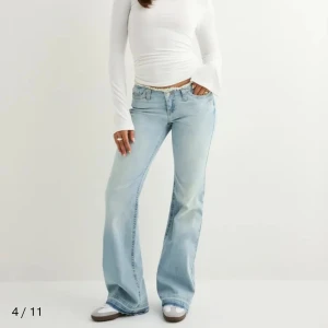 Lågmidjade jeans - säljer dessa jeans då de inte passade och jag glömt att skicka tillbaka, prislapp sitter kvar!!