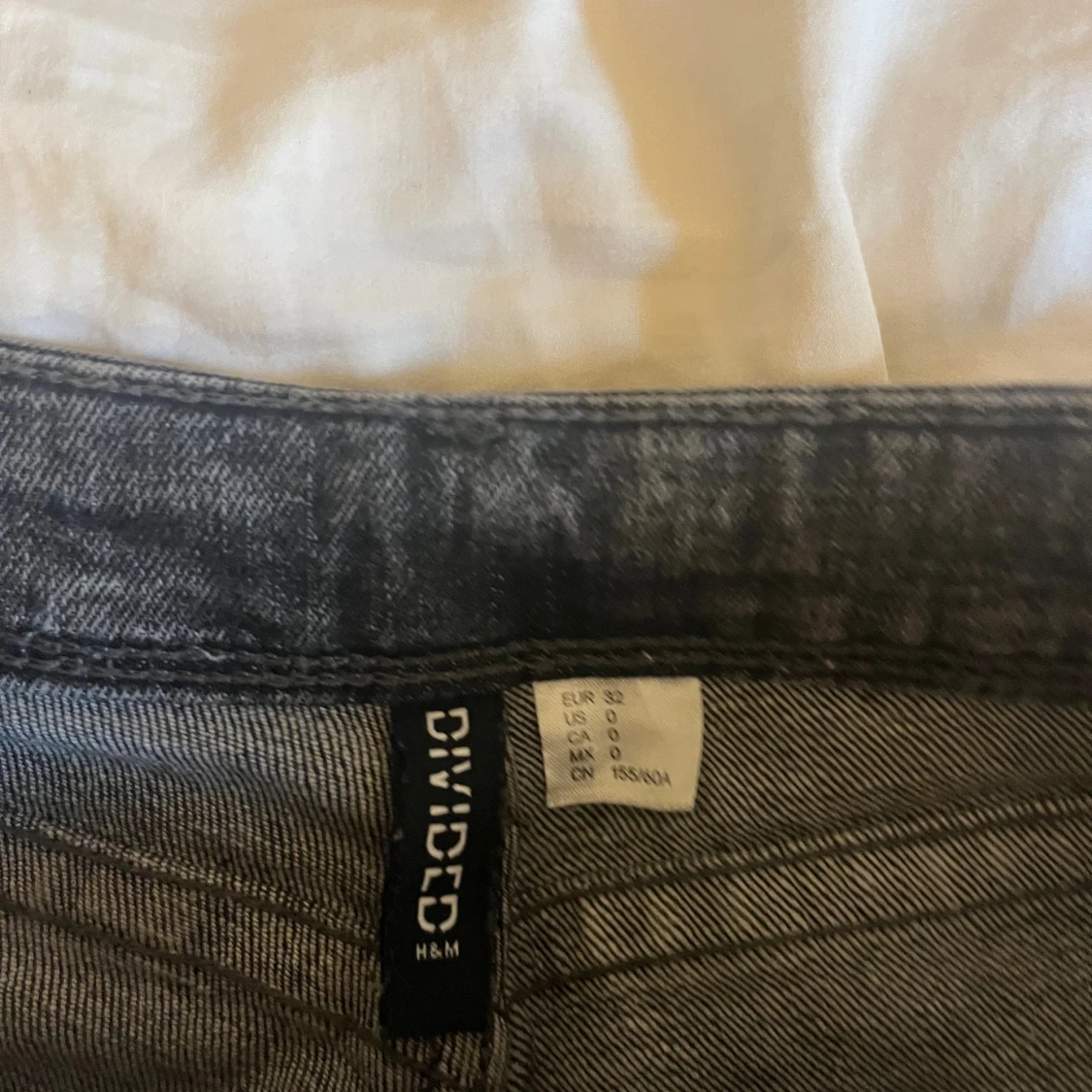 Grå bootcut low waist jeans från H&M Divided - 3