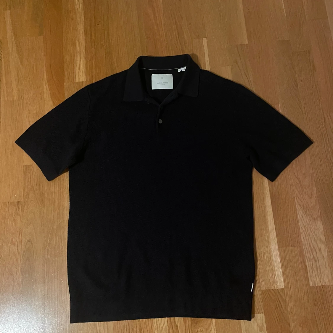 Mörkblå pikétröja från Jack & Jones