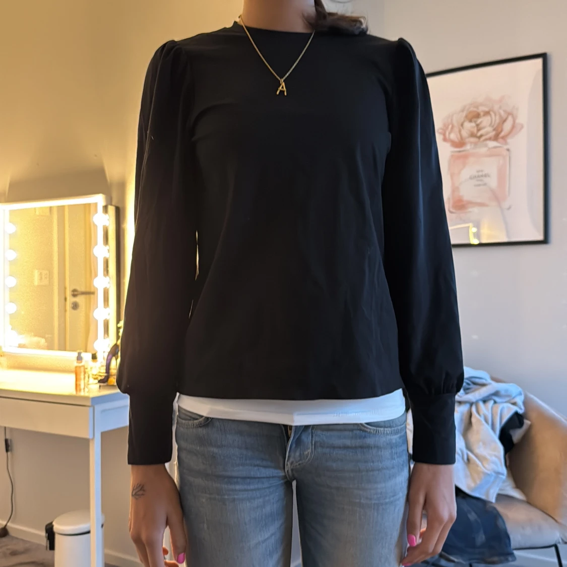 Svart långärmad blus med puffärm - 1