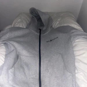  Sail racing hoodie -  Storlek? 170 använd fåtal gånger max fyra fem