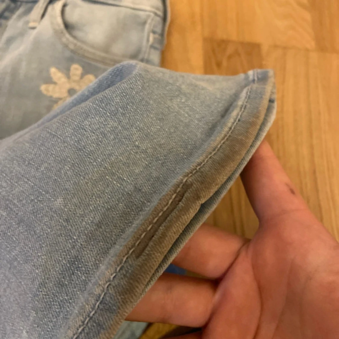 Blåa bootcut jeans från hollister w24 L32 - 4