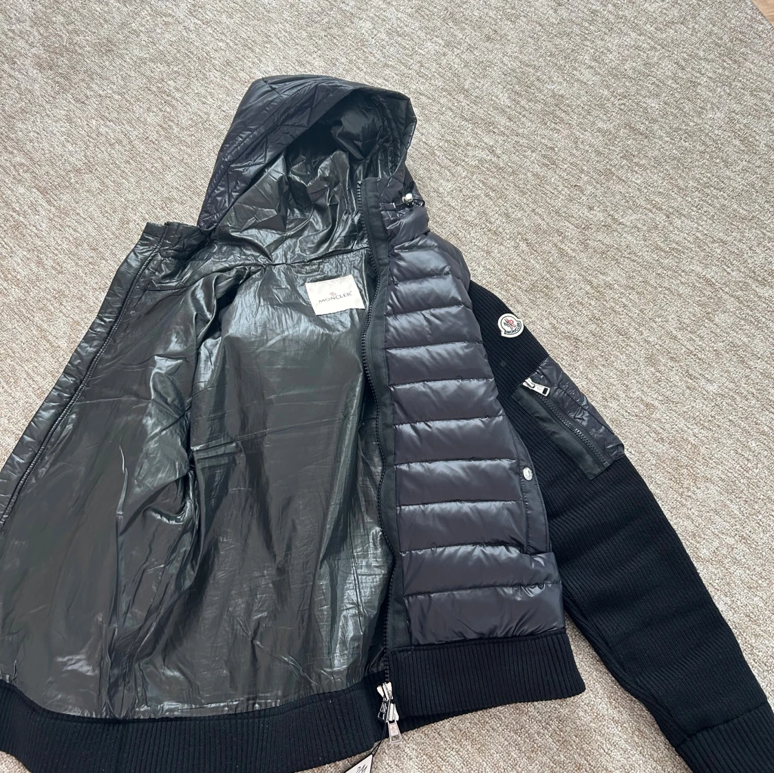 Svart pufferjacka från Moncler - 1