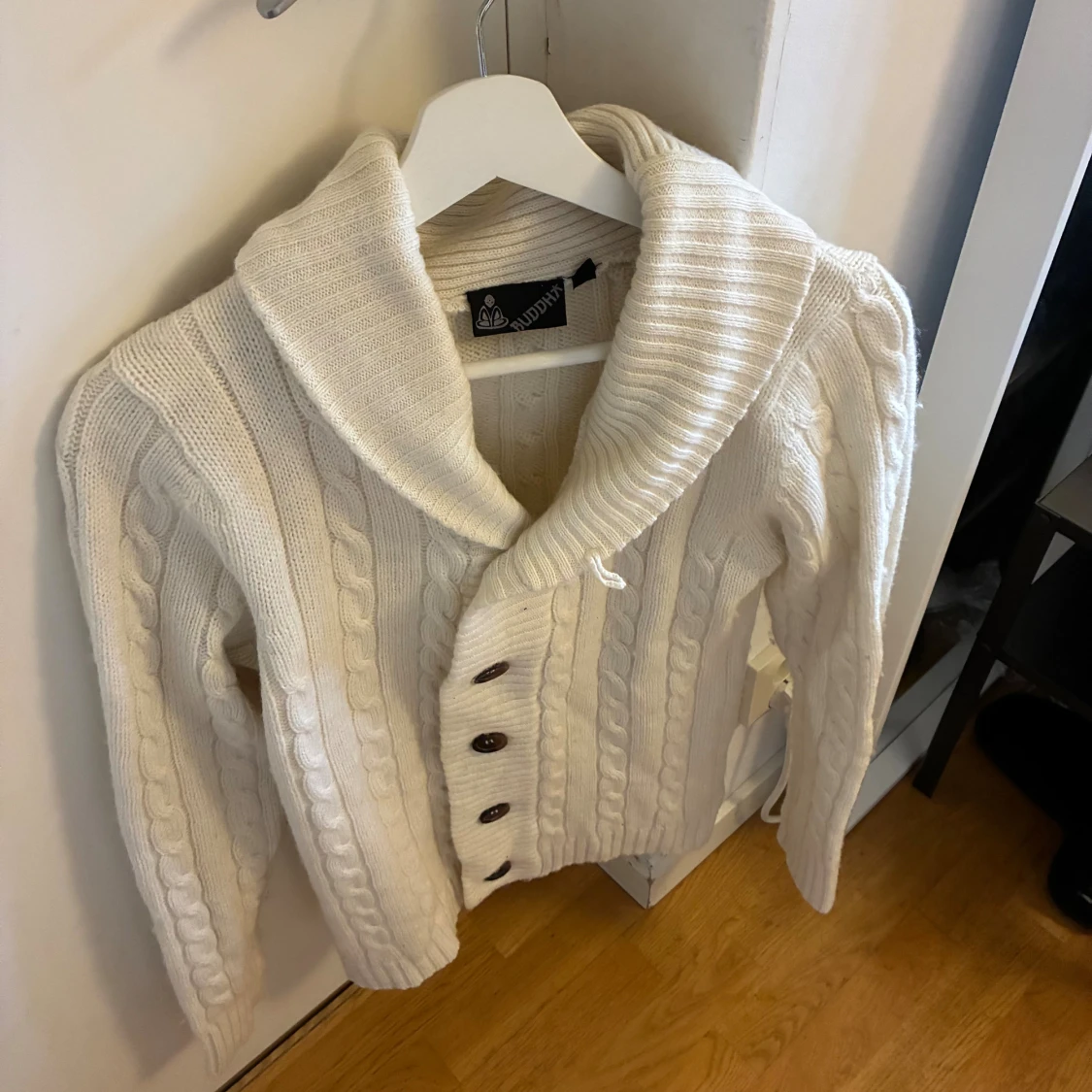 Vit kabelstickad kofta från Buddha - 1