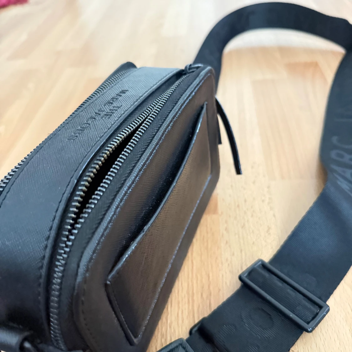 Svart axelväska från Marc Jacobs - 1