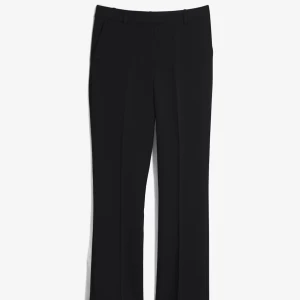 Svarta kostymbyxor bikbok - Helt nya svarta kostymbyxor ifrån bikbok säljer då dom är för korta för mig 