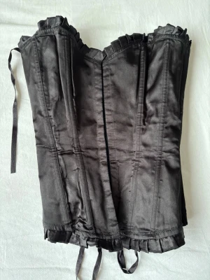 Svart korsett - Säljer en svart korsett 