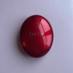 TIRTIR mini cushion foundation 13N Fair Ivory - Endast testad 1 gång. Säljer då den inte är min färg. Då den är testad är puffen man får med synligt använd men går att tvätta om man vill. Jag skickar med i originella förpackningen. Skriv om ni har några frågor 💕 