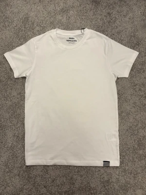 MADS NØRGAARD T-shirts 2st - Jag säljer dessa för de är för små. Helt nytt skick. Skriv om frågor kommer upp