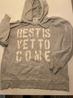 Hoodie grå  - Mysig hoodie med manifest 🫶