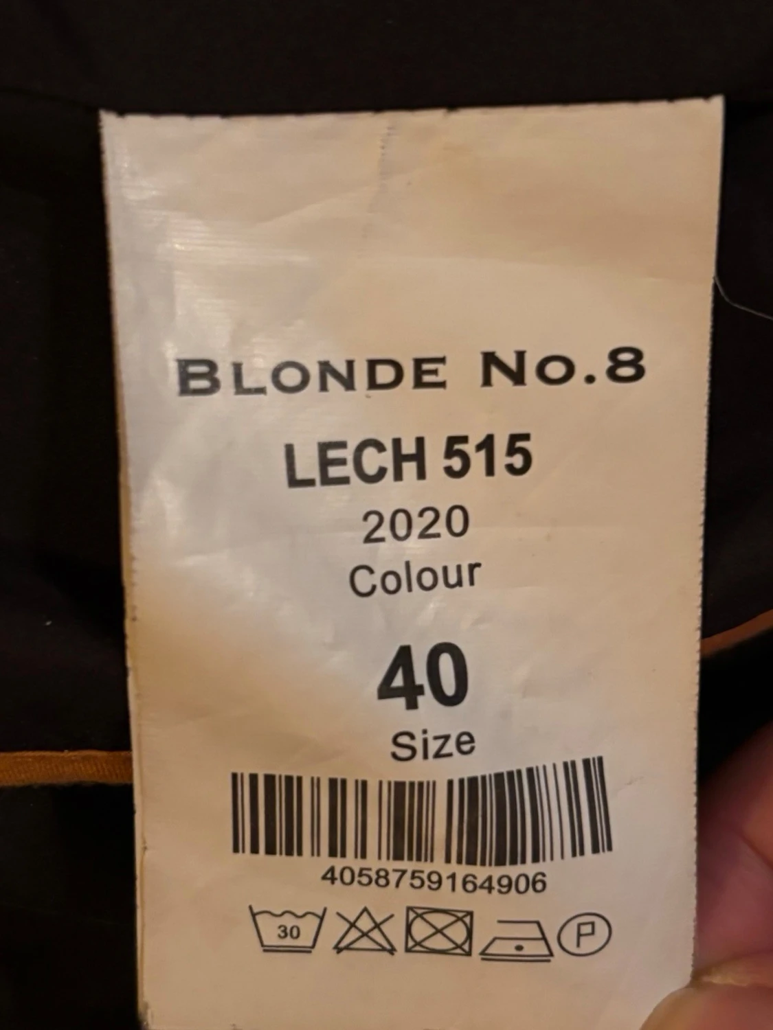 Svart lång dunjacka med päls, från Blonde no. 8 - 6