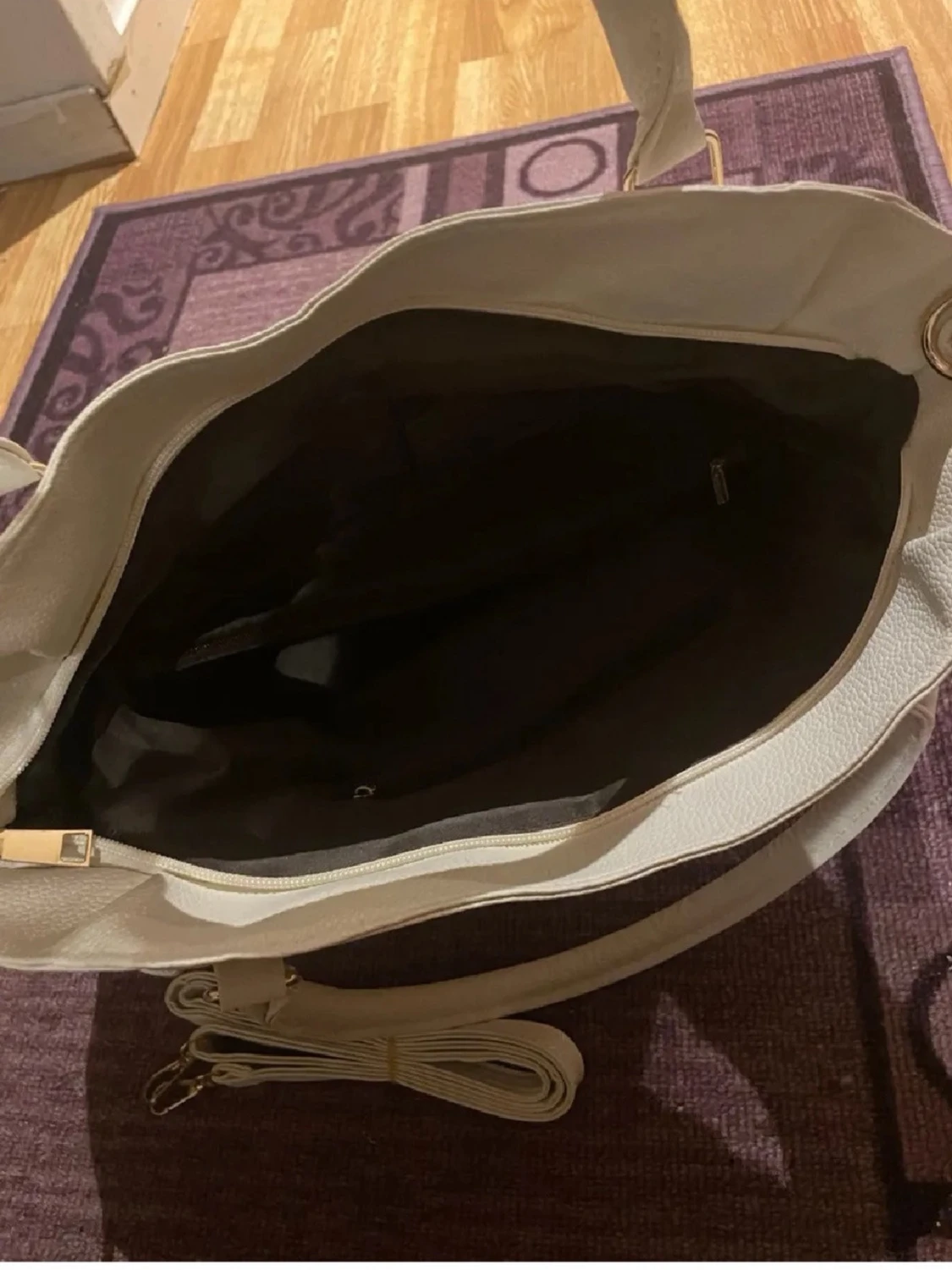 Vit handväska med gulddetaljer - 5