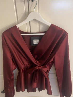 Fin blus från missay - Jättefin blus från missay. Aldrig använd.                        Storlek M/L men passar mig som är en S