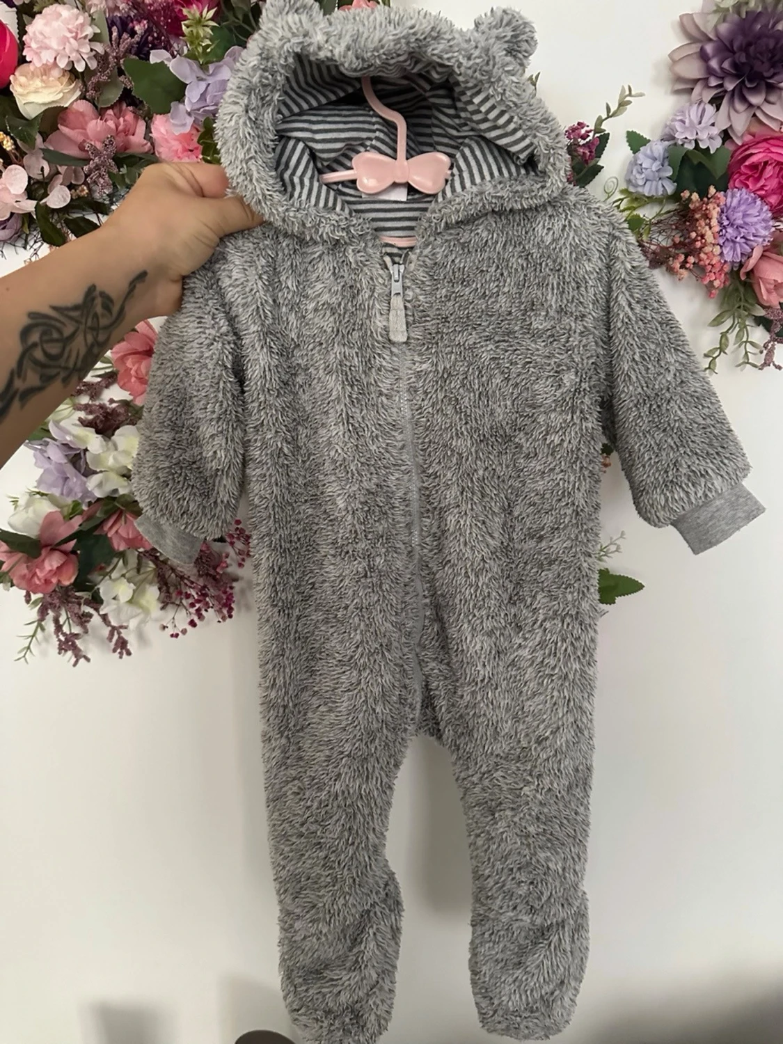 Grå fluffig hoodie från F&F Baby