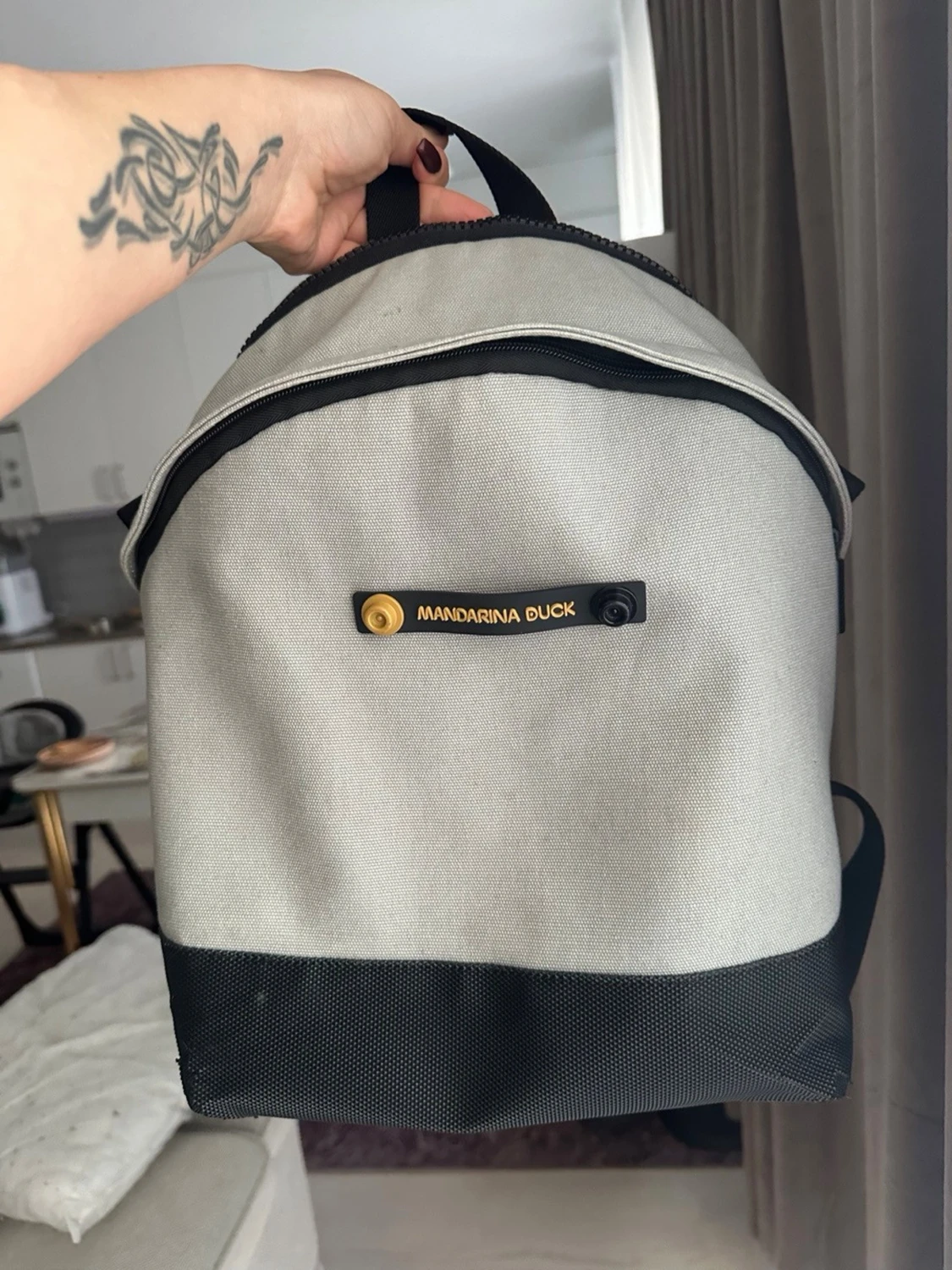 Beige och svart ryggsäck Mandarina Duck - 1