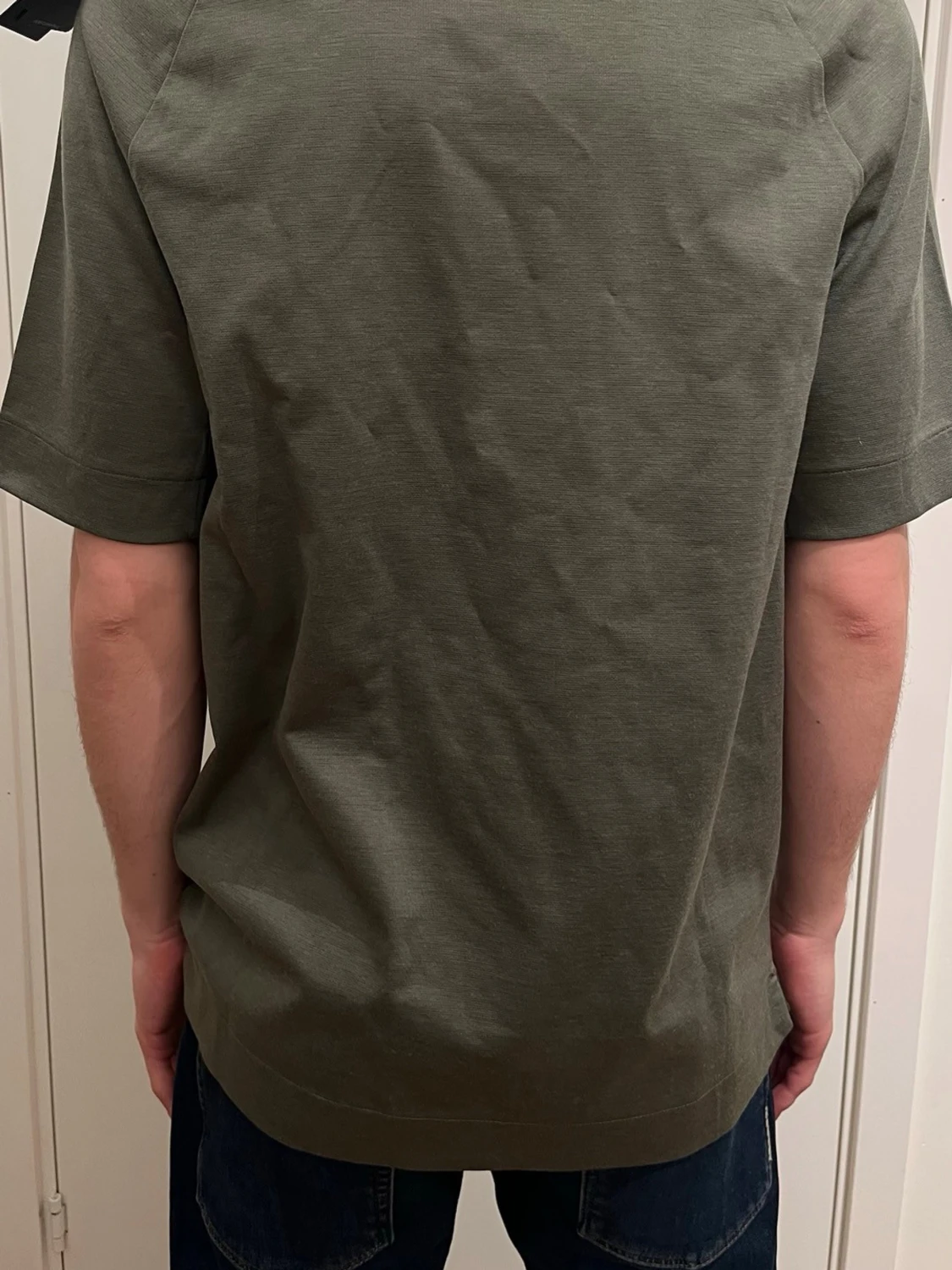 Grön t-shirt från BOSS, storlek M - 1