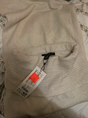 Vit långkjol  - Ifrån newyourker! Kom aldrig till andvändning då den var för lång