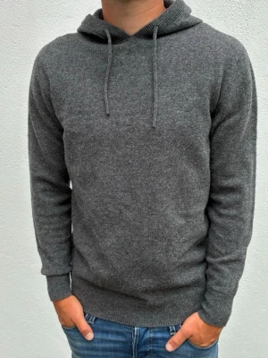 Kashmir/Merino hoodie - Mörkgrå Kashmir/Merino hoodie | Storlek M | Använd 1 gång, därför toppskick på hoodien | Hör av dig vid frågor🌟