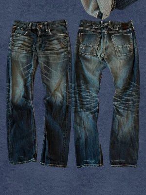 Edwin Selvedge Jeans - Säljer nu dessa Selvedge Jeans från Edwin. Bra skick, inga större deffekter förutom lite småfläckar på benet men syns knappt. Längd: 101, midja: 39, fotvidd: 18. Skriv vid frågor. 