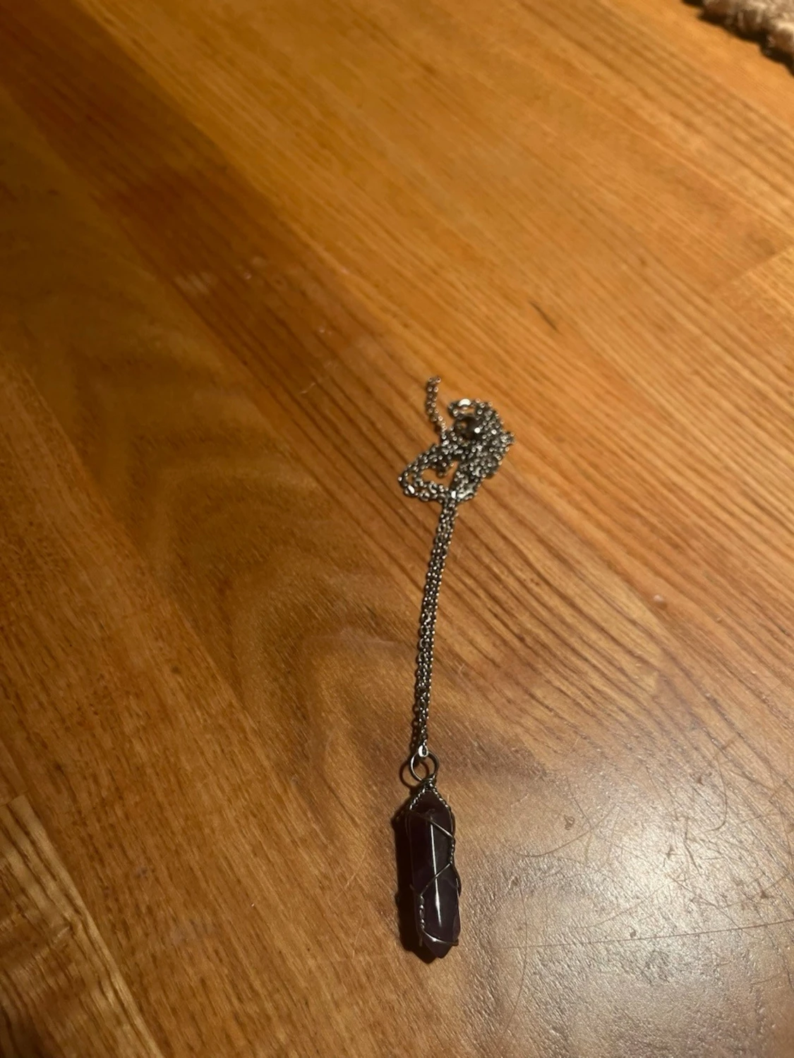 Halsband med lila sten - 1