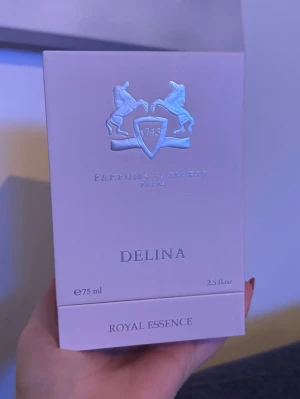 Delina Royal Essence 75ml - Parfums de Marly Delina, 75 ml. Royal Essence.  Köpte denna från Vinted. Men jag köpte fel jag skulle köpa exlusif.  Endast testsprutad