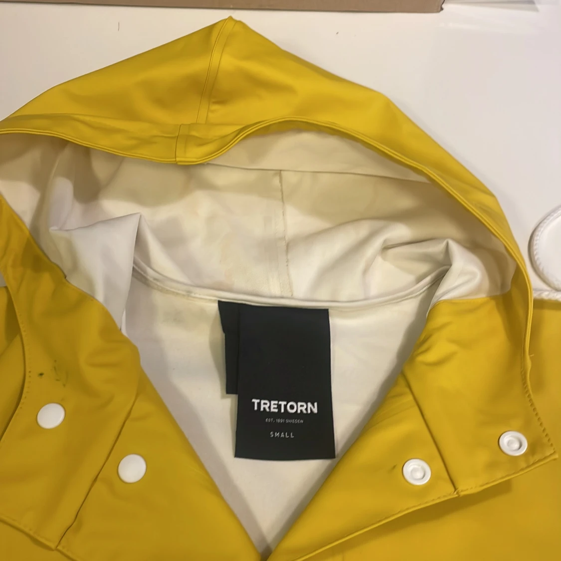 Gul regnjacka från Tretorn med huva - 1