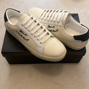 Saint Laurent skor  - Sälja ett par YSL. Helt nya oanvända. Pris kan diskuteras 🙌