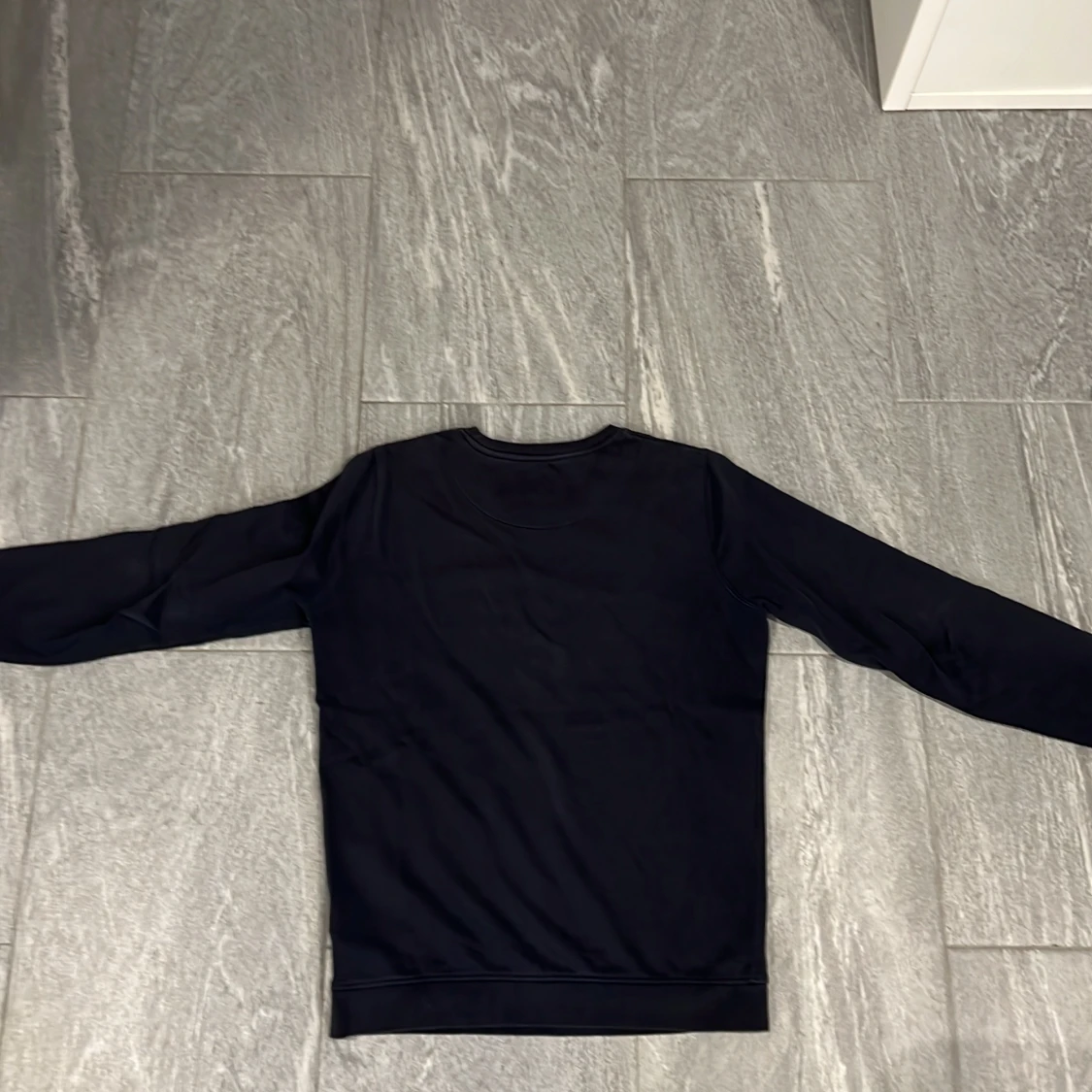 Mörkblå sweatshirt från Lyle & Scott - 2