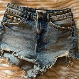 Jeansshorts Zara - Jättefina jeansshorts från Zara!🙌🏻💕