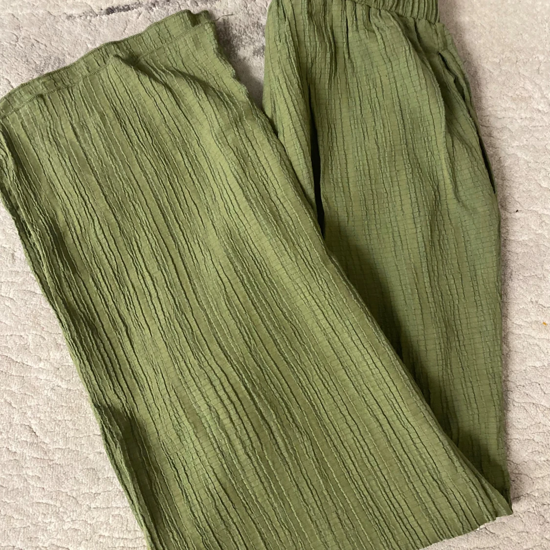 Olivgrön skjorta i krinklad bomull - 2