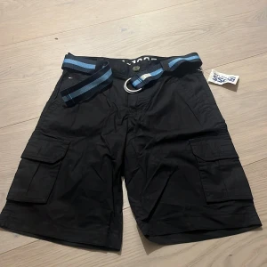 Shorts Tommy Hilfinger barn - Svarta barnshorts Tommy Hilfinger, aldrig använda. 