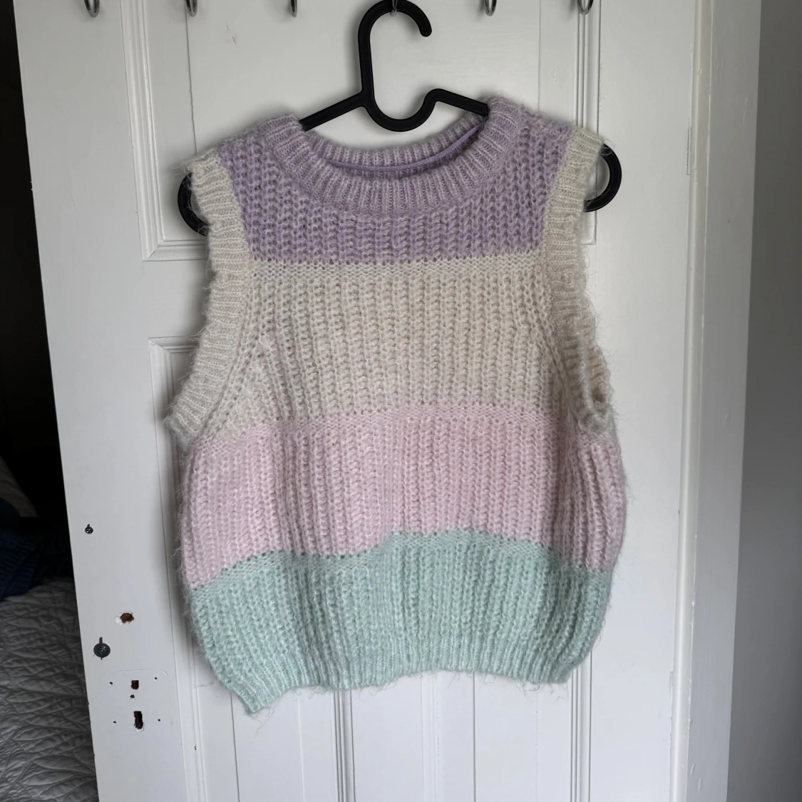 Pastellfärgad stickad väst Vero Moda