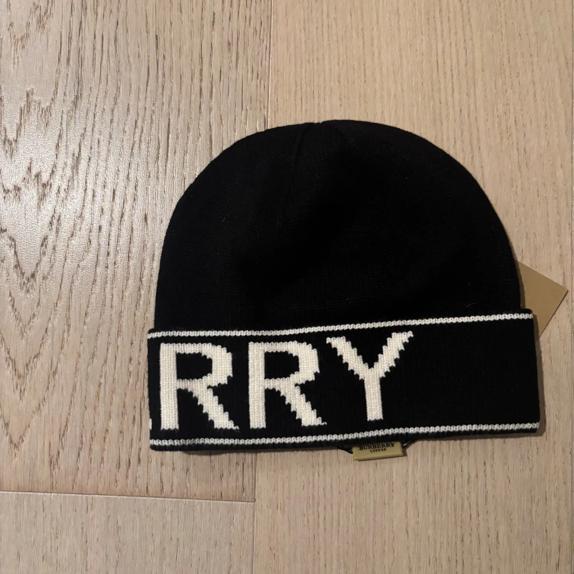 Svart Burberry mössa  - 1