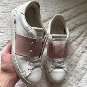 Valentino Open Rosa Tjejskor - Nypris 8000kr! Skambud och brevkompisar ignoreras