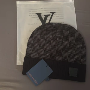 Mössa  - Dm vid intresse 