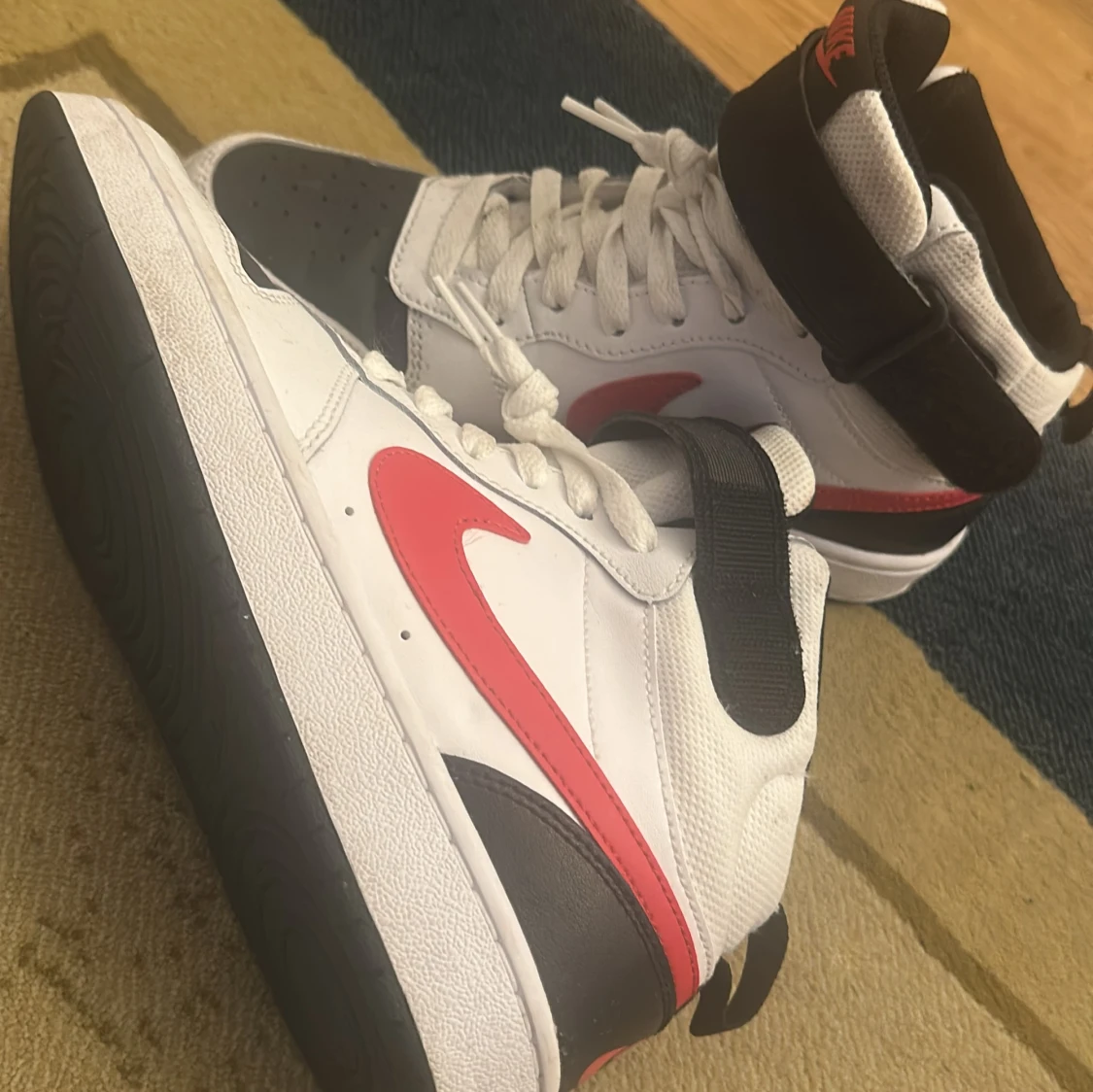 Nike Air Force 1 High vit/svart/röd - 1