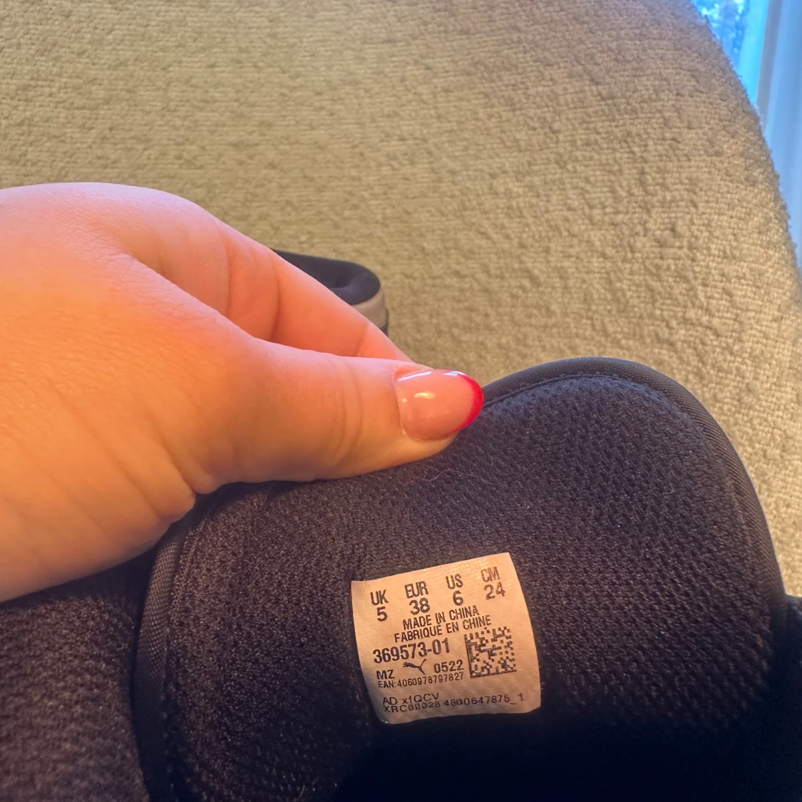 Svarta och vita sneakers från Puma storlek 38 - 2