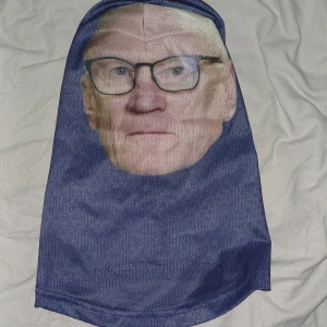 Mörkblå per mask - En mask som man fick på nedre