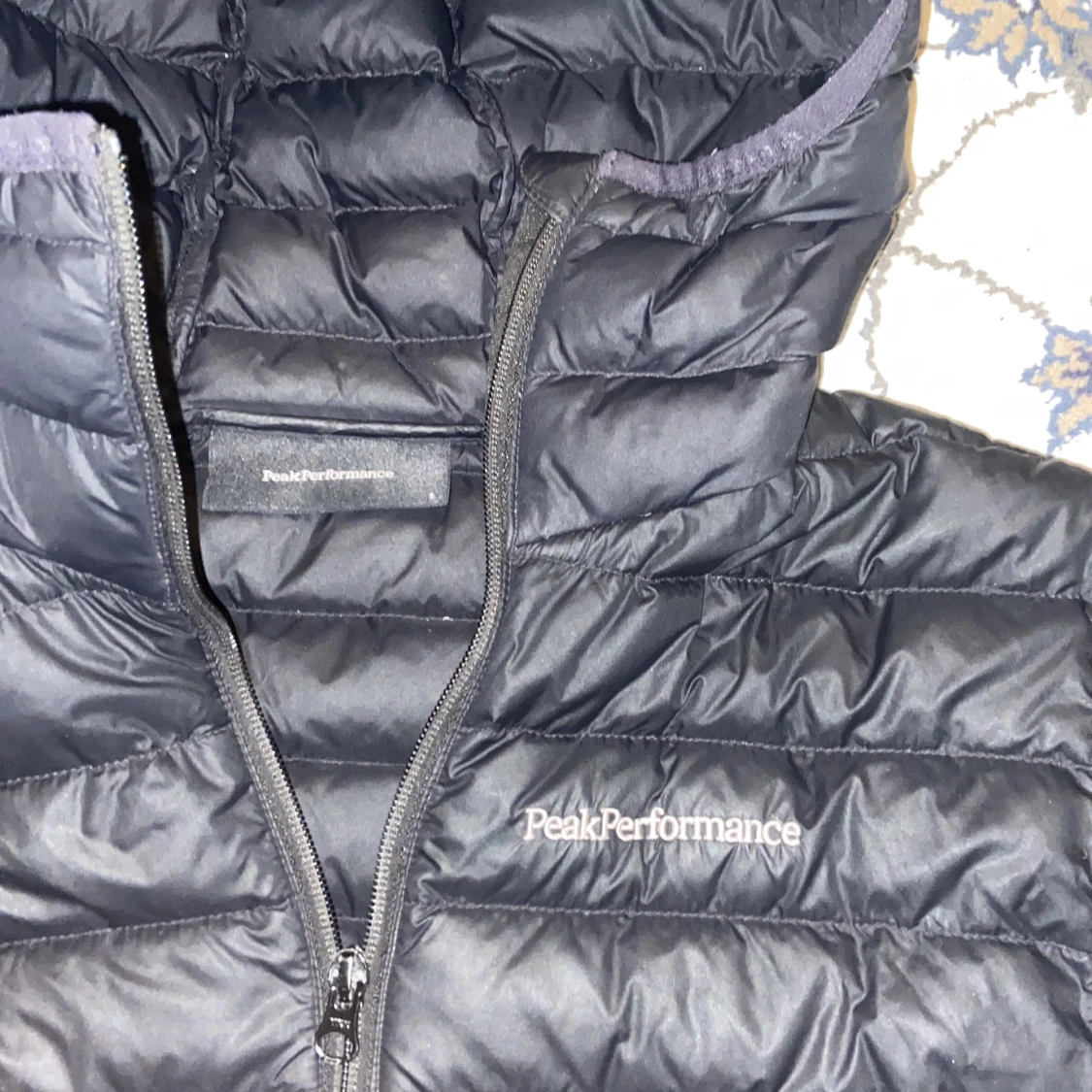 Svart dunjacka Peak Performance - 1