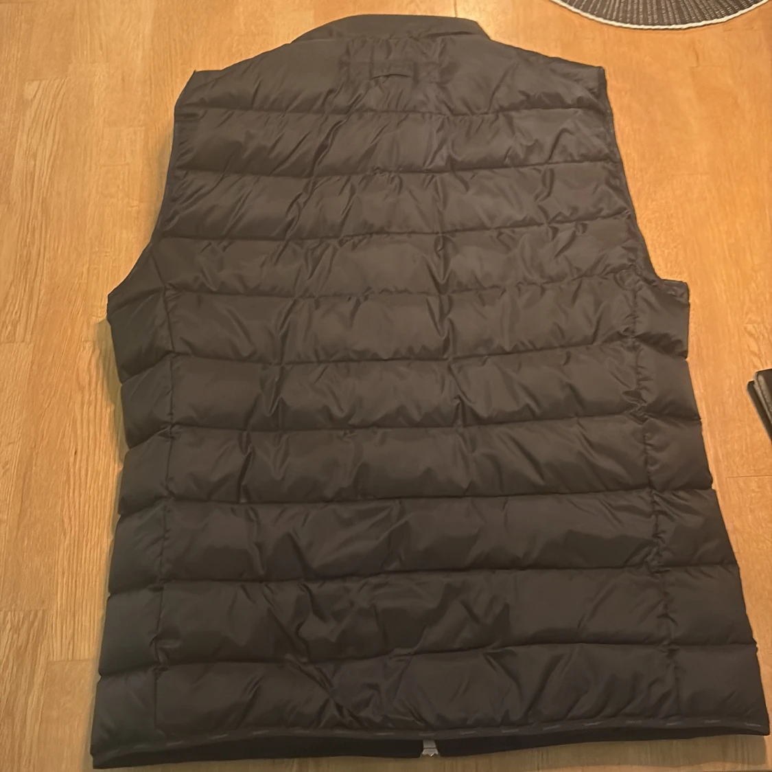 Svart dunväst från GANT, storlek M - 1