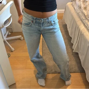 Zara jeans  - Straight jeans från Zara i bra skick 🥰
