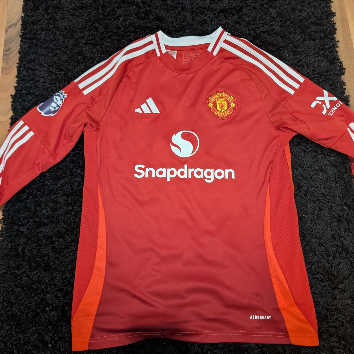 Manchester United Mainoo 37 långärmad tröja stl 164