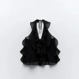 Svart fest topp ZARA - Säljer en jättefin svart fest topp från ZARA. Helt oanvänd!! Säljer då jag inte passar i svart💓