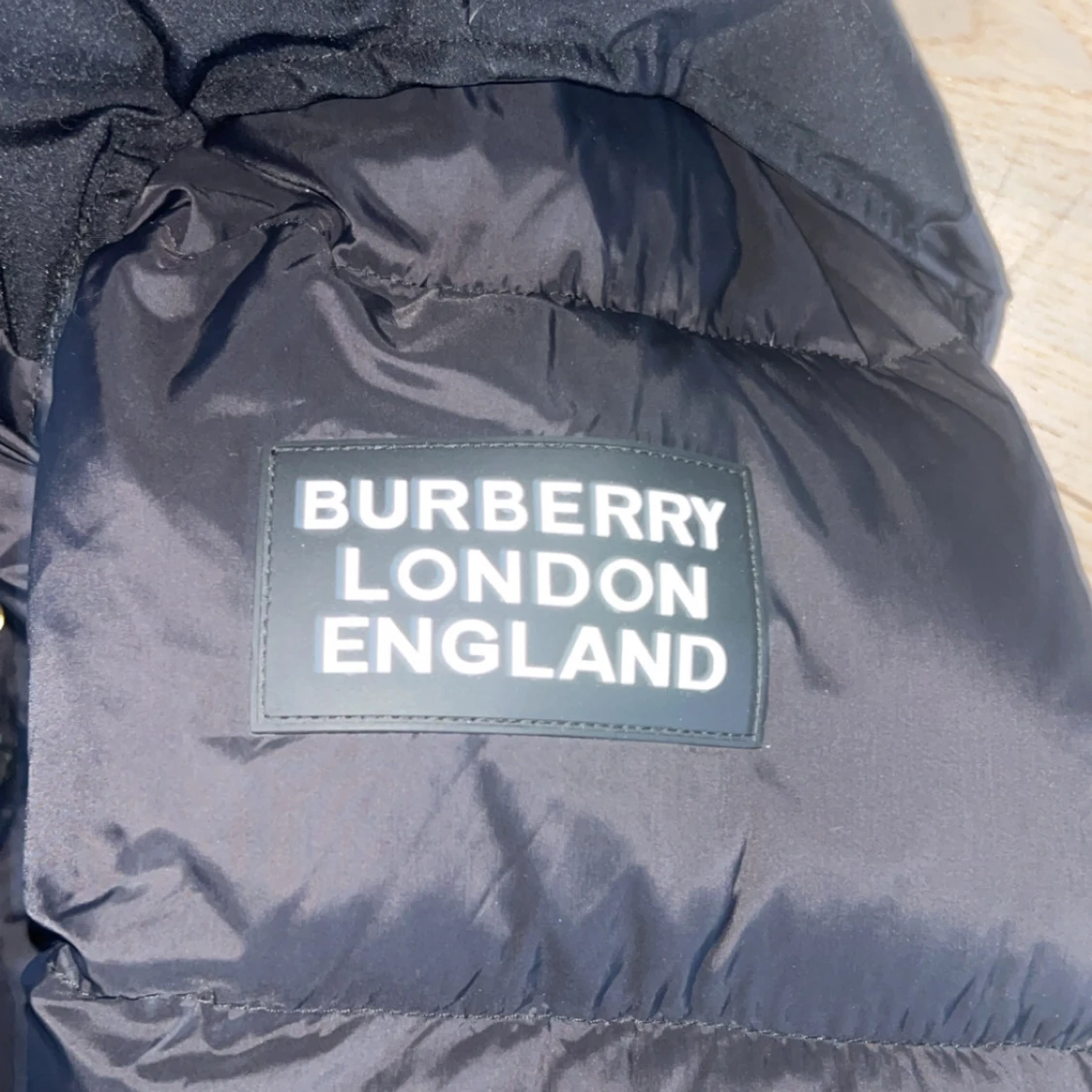 Svart pufferjacka från Burberry - 3