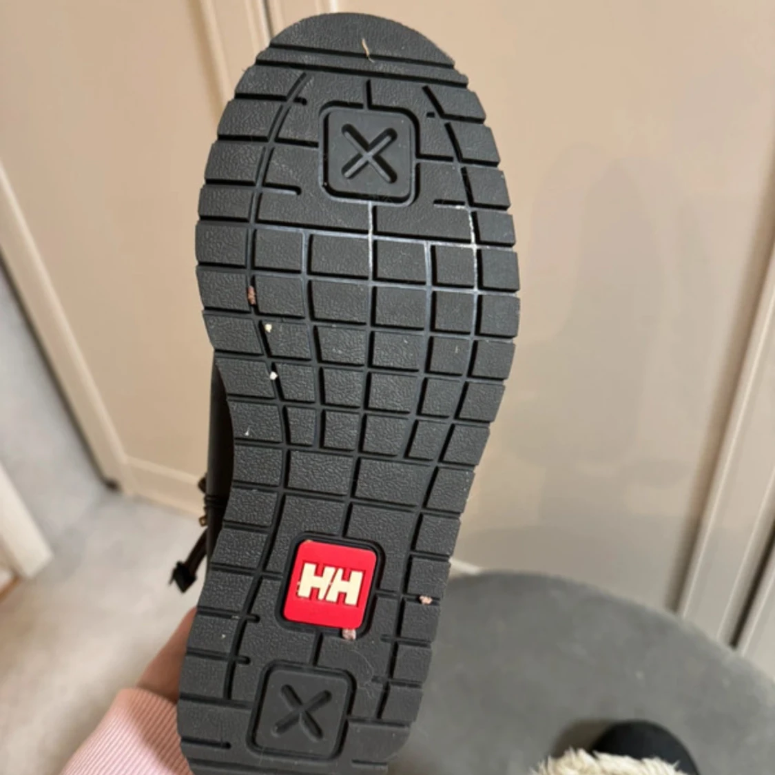 Svarta Helly Hansen boots med fuskpäls stl 37,5 (nyskick) - 3