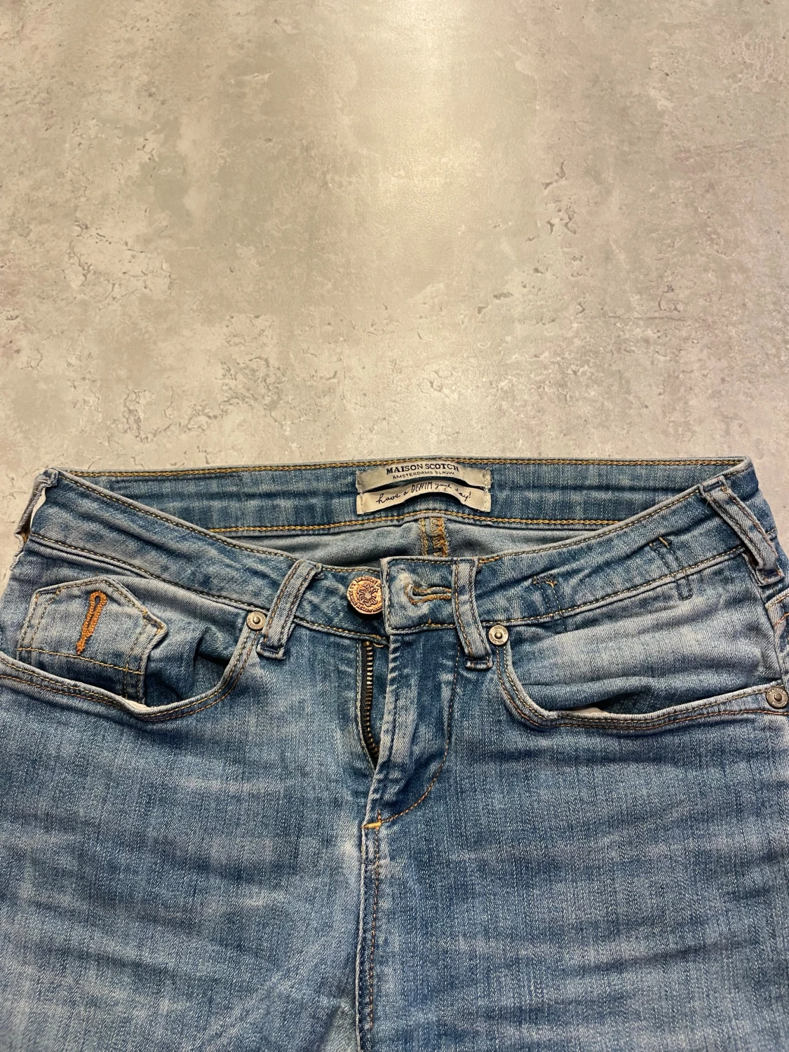 Maison Scotch ljusblå bootcut jeans - 2