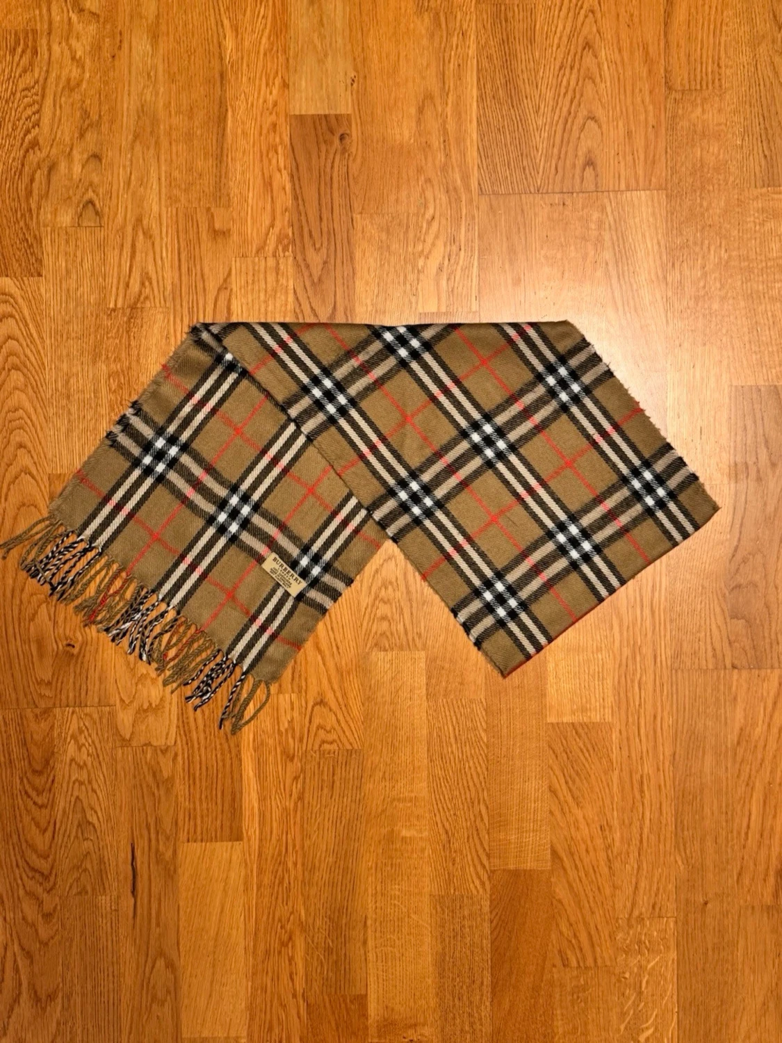 Beige Burberry halsduk